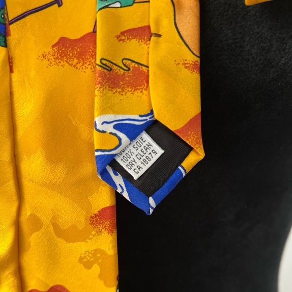 Looney Tunes Daffy Duck Silk Tie - Picture 5 of 5